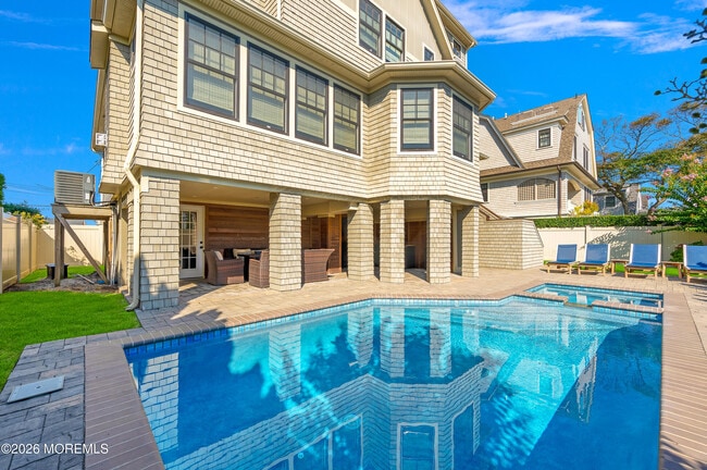 Building Photo - 45 Strickland St