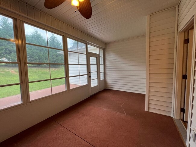 Building Photo - 1930 Scarlett Meadows Dr