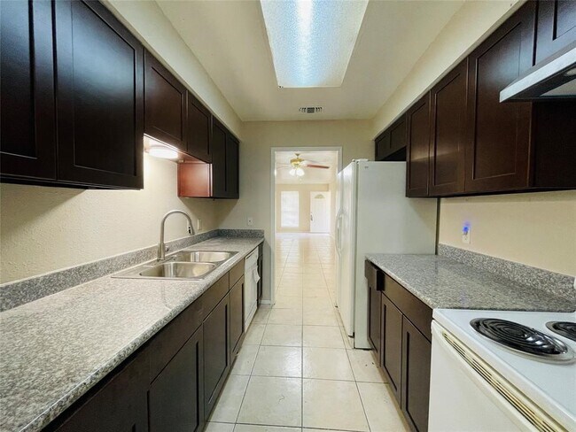 Building Photo - 12713 Lima Dr