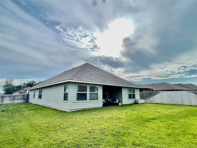 Building Photo - 1916 Thorndyke Ln