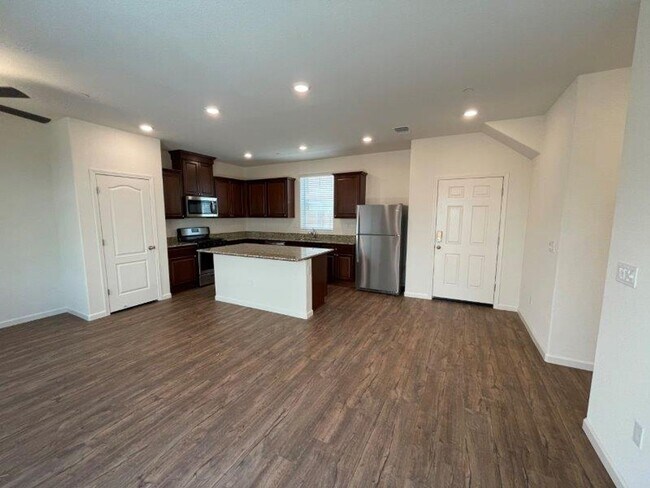 Building Photo - 5 Bedroom Close to Beale Air Force Base