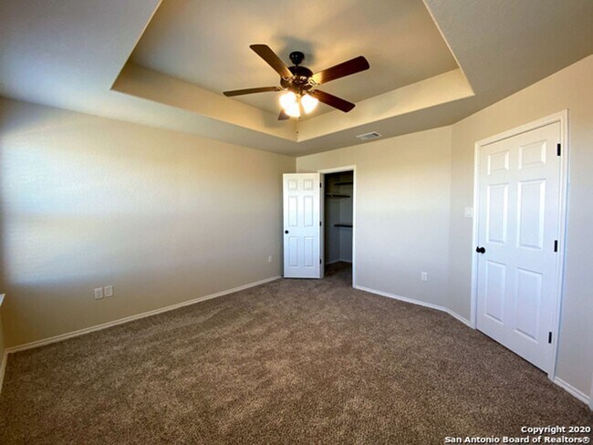 Building Photo - Luxury 3/2 Townhouse in Seguin, TX