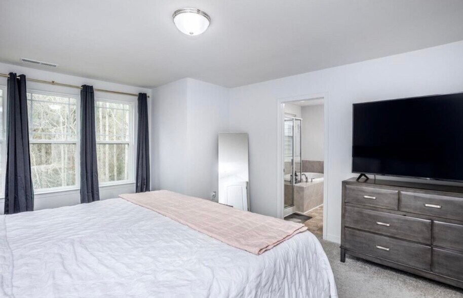 Building Photo - 264 Wembley Dr