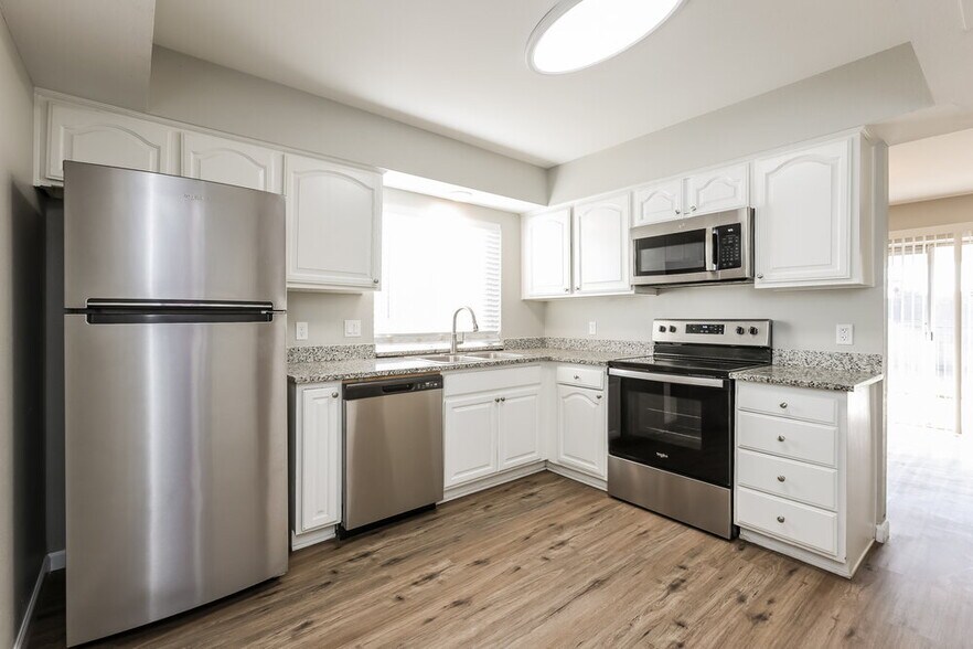 Building Photo - 6601 W Desert Cove Ave