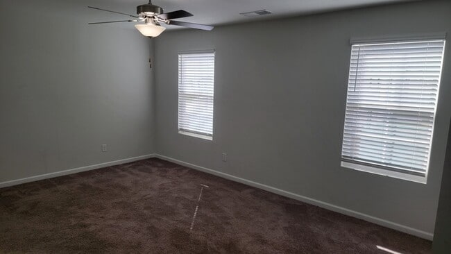 Building Photo - 426 Eclipse Ln
