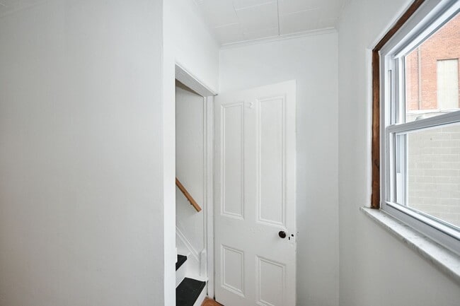 Building Photo - South Side 3BR - Simple, Solid, Ready