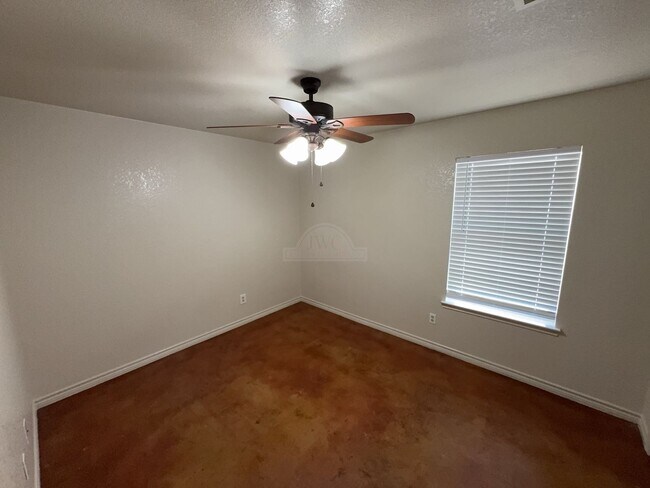 Building Photo - 2105 Charleston Ct