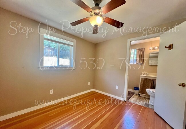 Building Photo - Updated 2-Bed, 2-Bath Home with Bonus Room...