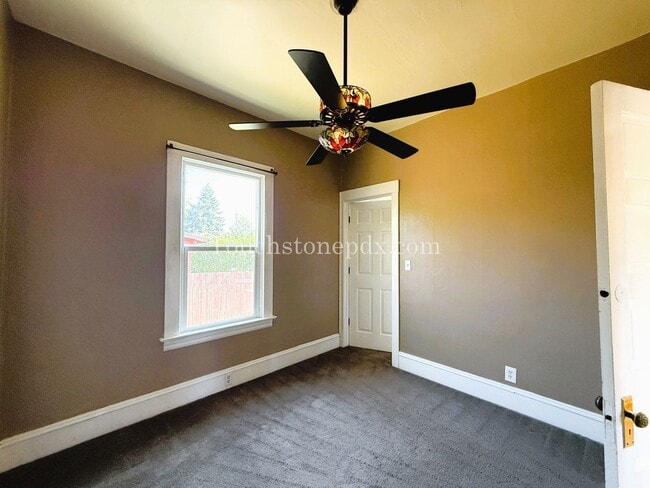 Building Photo - Contemporary 2 BD | 1 BA Home w/ Private B...