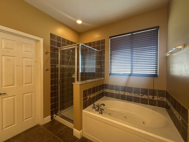 Building Photo - 2412 Country Pond Ct