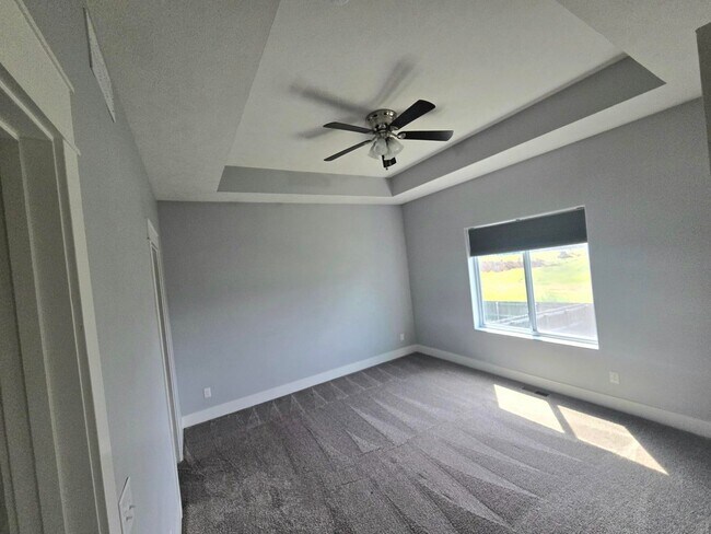 Building Photo - 5 Bedroom/3Bath Single Family Home