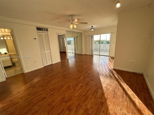 Building Photo - 16508 NE 26th Ave