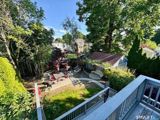 Building Photo - 415 Savoy St