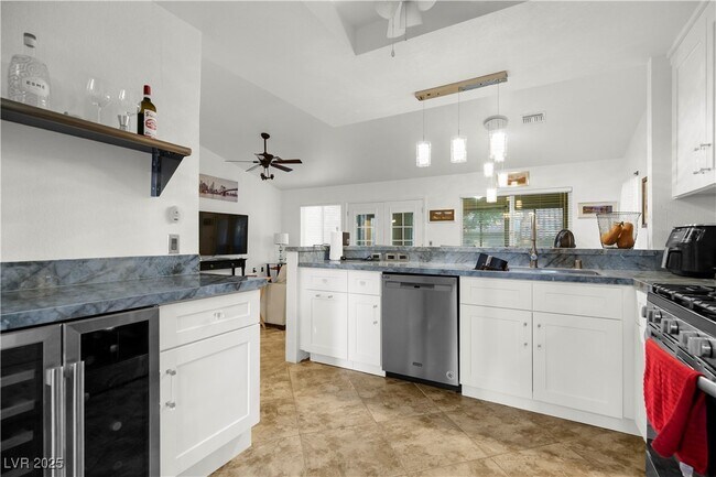 Building Photo - 2800 Linkview Dr