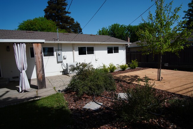 Building Photo - 1650 Archer Dr