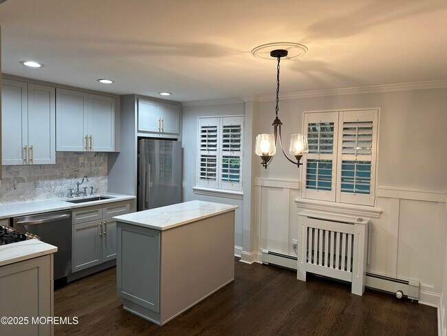 Building Photo - 102 Manor Dr