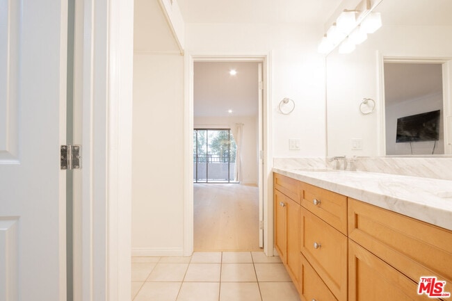 Building Photo - 11640 Woodbridge St