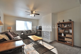 Building Photo - 240 E 400 N