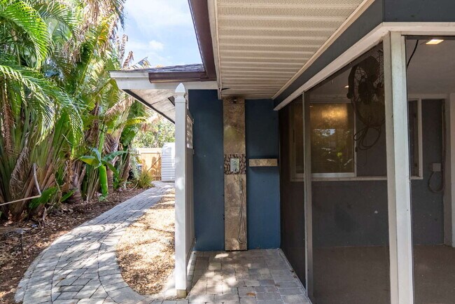 Building Photo - 3525 Riviera Dr