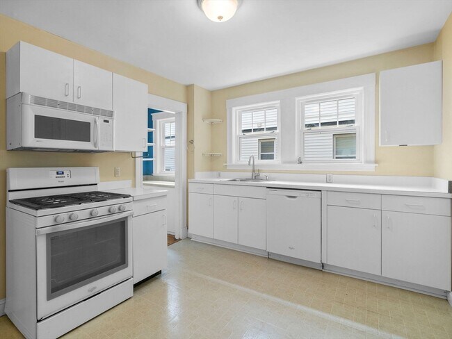 Building Photo - 137 Williams St