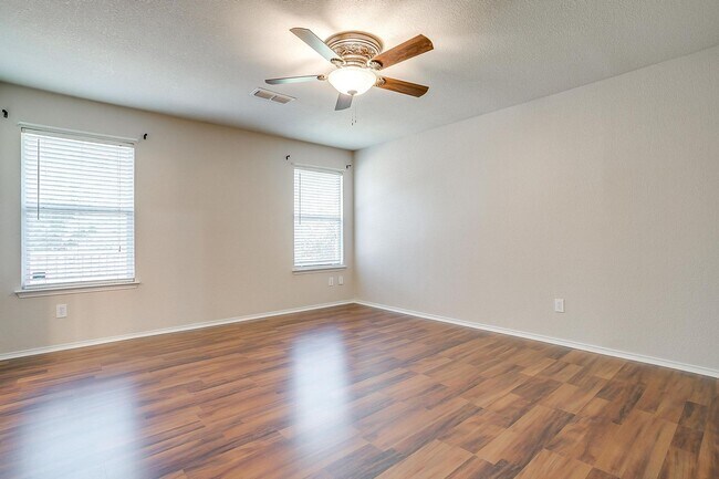 Building Photo - 7940 Meadow View Tr