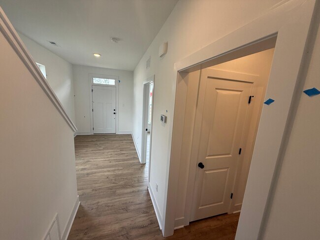 Building Photo - 15390 Oasis Sun Aly