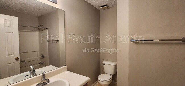 Building Photo - 2330 Burdett Ridge Dr