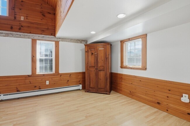 Building Photo - 92 Main St