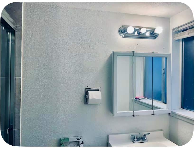 Master bathroom - 351 E Thomas Rd