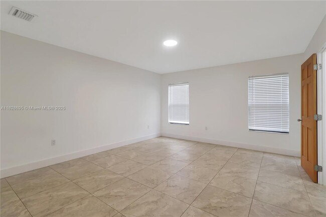 Building Photo - 15730 SW 103rd Ave