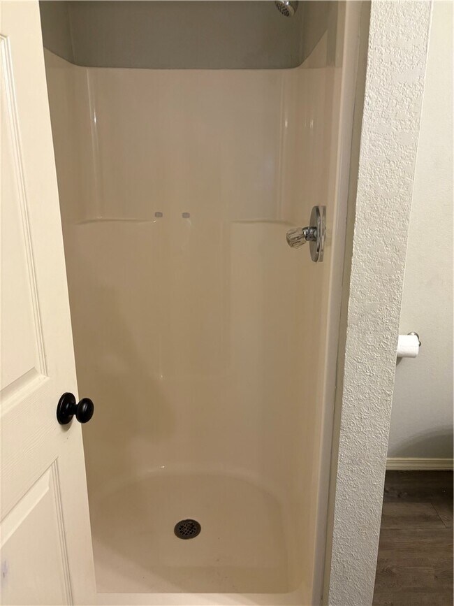 Building Photo - 944 N Storer Ave