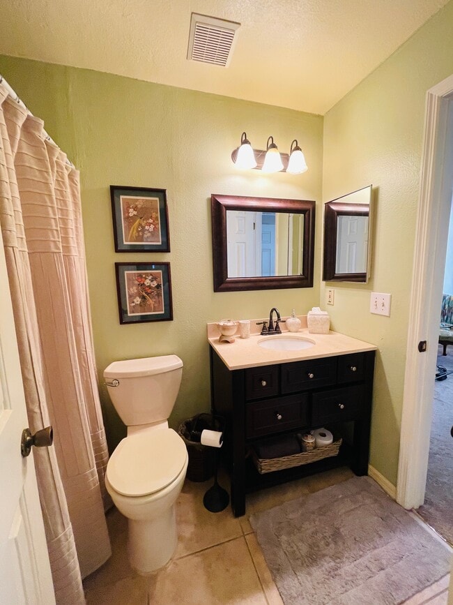 Building Photo - 698 Roaring Dr