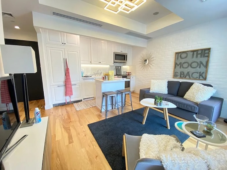 Building Photo - 21 N Henry St