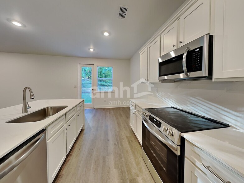 Building Photo - 910 Carnelian Ln