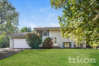 Building Photo - 11051 Quebec Ave N