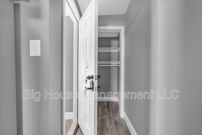 Building Photo - 1725 Hollins St