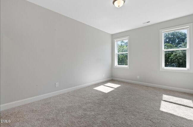 Building Photo - 217 Tumbling River Dr