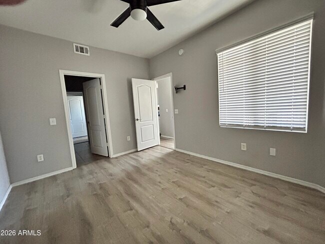 Building Photo - 2929 W Yorkshire Dr