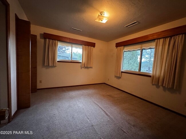 Building Photo - 152 N Equestrian Way