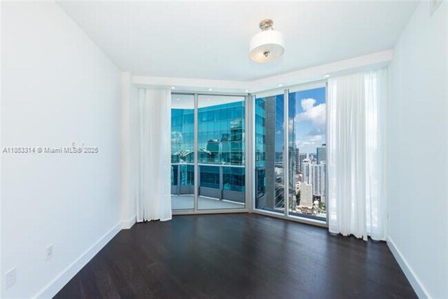 Building Photo - 200 Biscayne Blvd Way