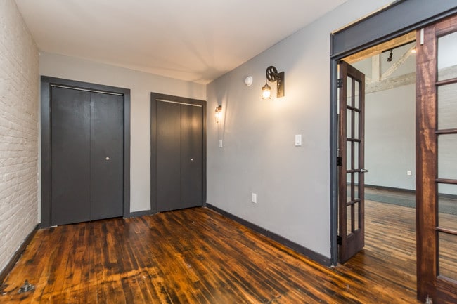 Building Photo - 1813 N Howard St