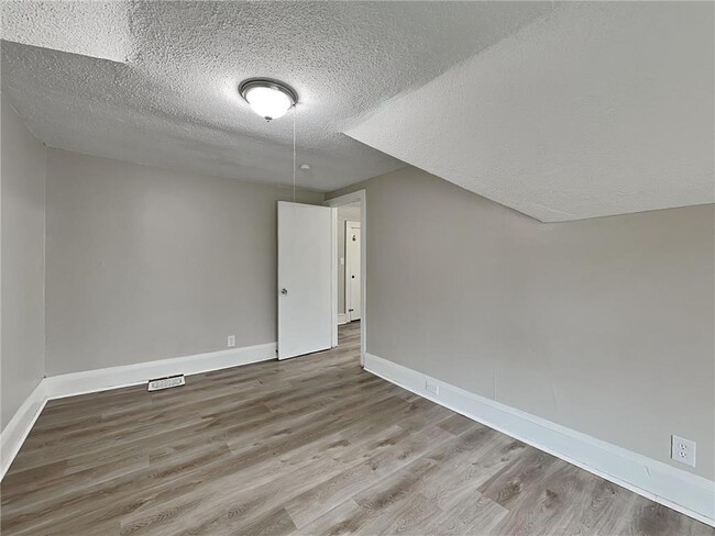 Building Photo - 3601 N Thomas Ave