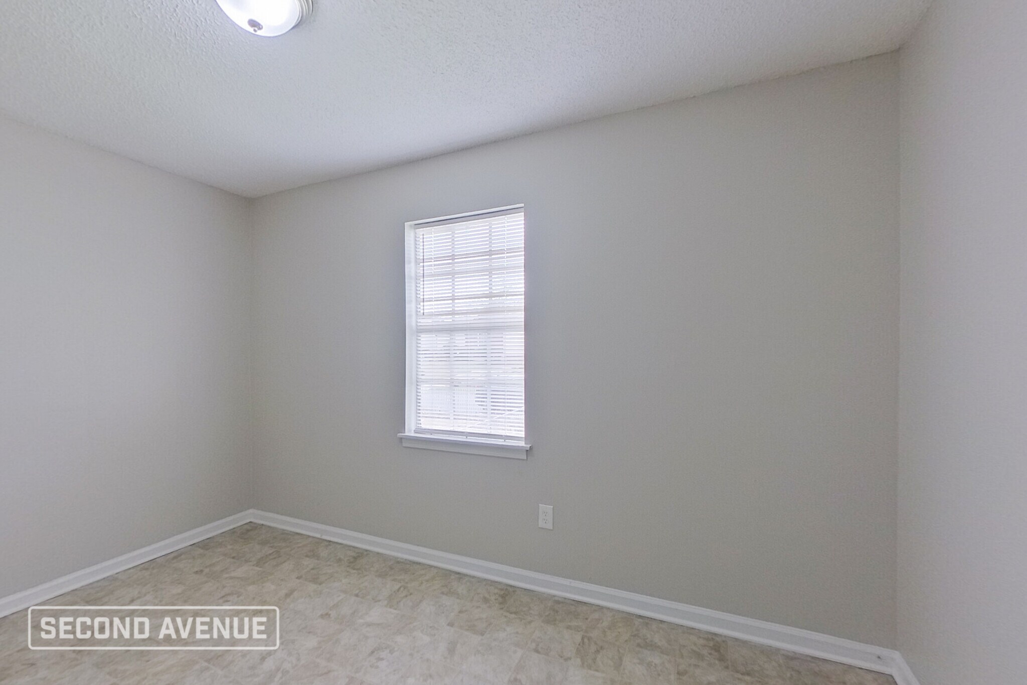Building Photo - 1739 Huntington Dr