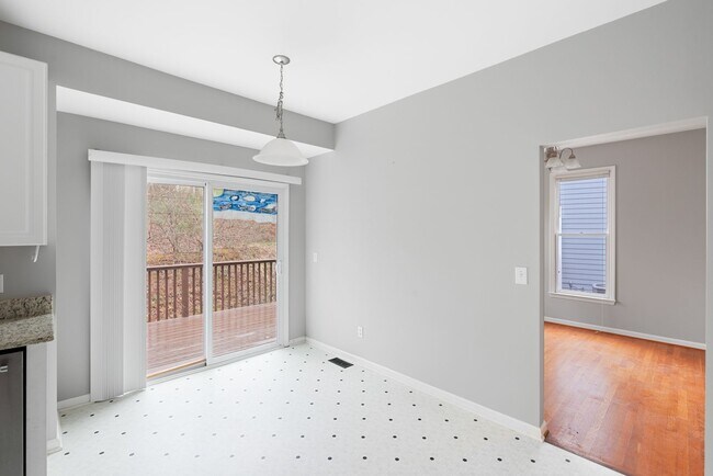 Building Photo - Available 6/9! Fabulous Home in Fantastic Location