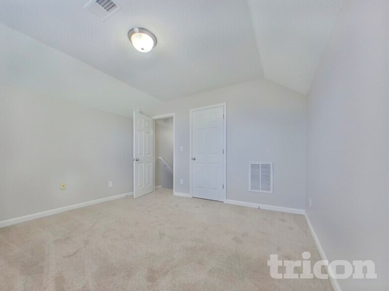 Building Photo - 819 Chablis Dr