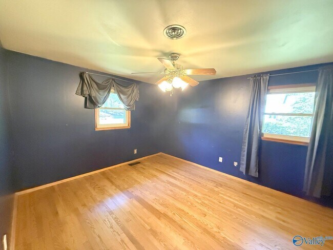 Building Photo - 1012 Strong St