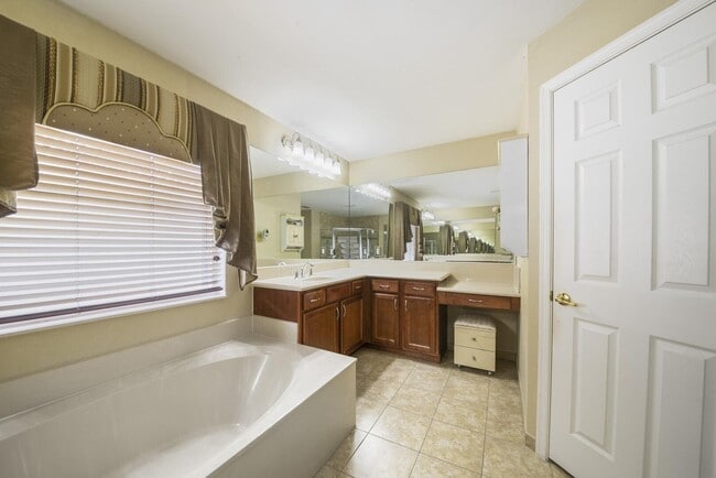 Building Photo - 8273 Emerald Winds Cir