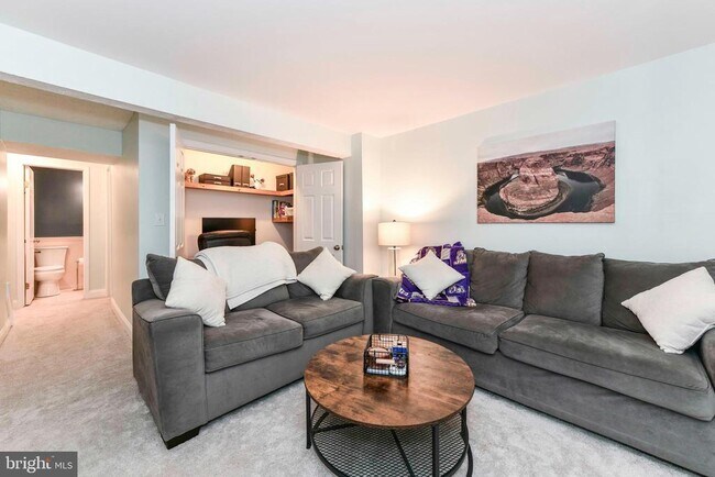 Building Photo - 1661 Fieldthorn Dr