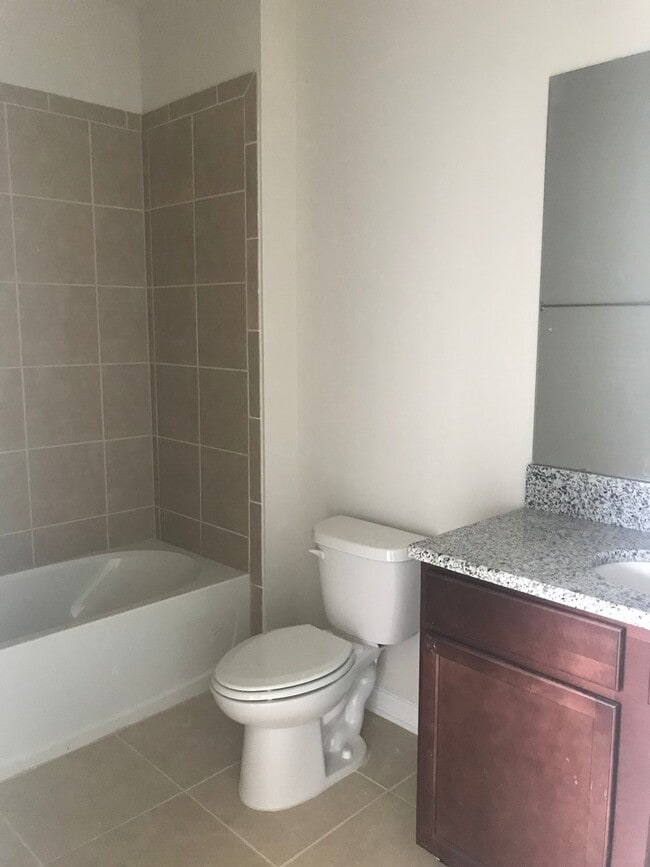 Building Photo - 5 Bedroom 4 Bathroom Family Home at Windst...