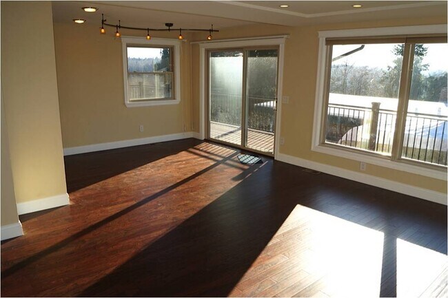 Building Photo - Spectacular Water View of Puget Sound and Mount Rainier